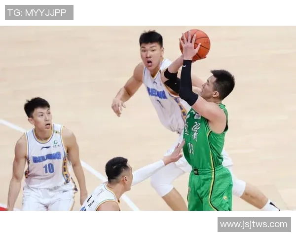 广州篮球队以96分稳居锦标赛积分榜首位展现强大实力