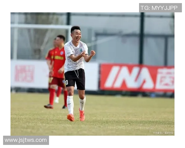 足球明星的魔鬼训练揭秘体能与技巧的极限挑战照片集锦